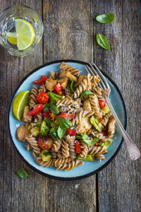 Pasta salad with broccoli and tomatoes