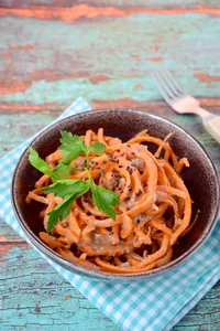 Hoisin carrot noodles