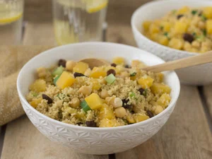 Kohlrabi with couscous and chickpeas