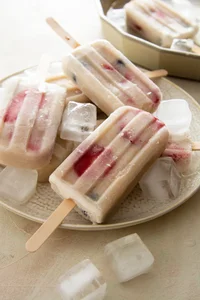 Strawberry yoghurt popsicles