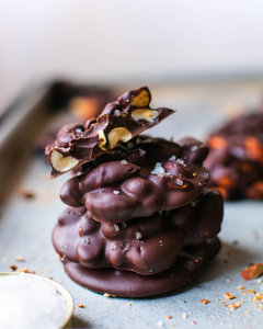 Almond chocolate clusters