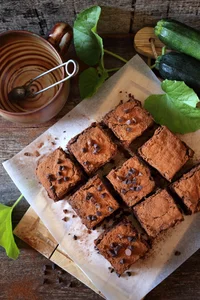 Flourless zucchini and chocolate brownies 