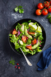 Rucola en avocado salade