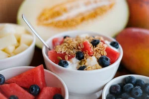 Melon and muesli pots