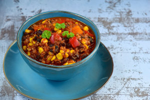 Slowcooker bonen en zoete aardappel chili