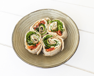Wrap rolls with spinach and sundried tomato