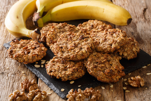 Protein-rich banana cookies with walnuts