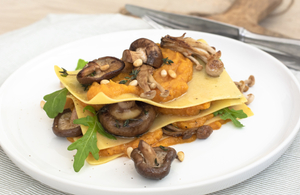 Open lasagne met pompoen en champignons