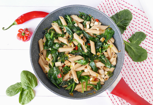 Spicy penne with spinach and tofu