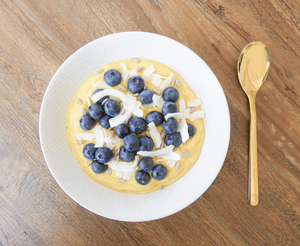 Tropical smoothie bowl