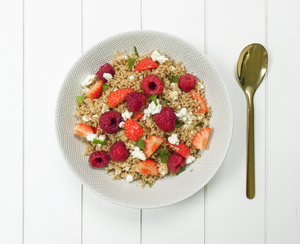 Breakfast couscous with berries cottage cheese