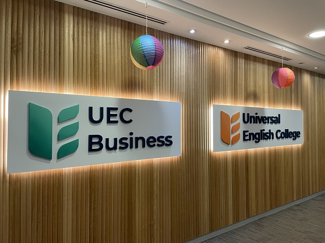 Universal English College(UEC)