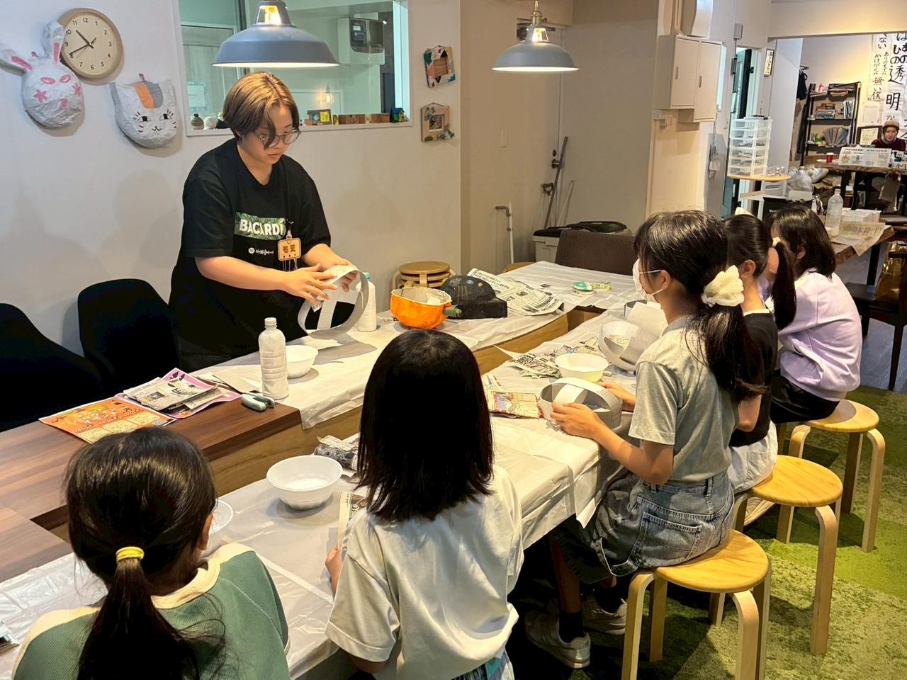 張り子のワークショップの様子