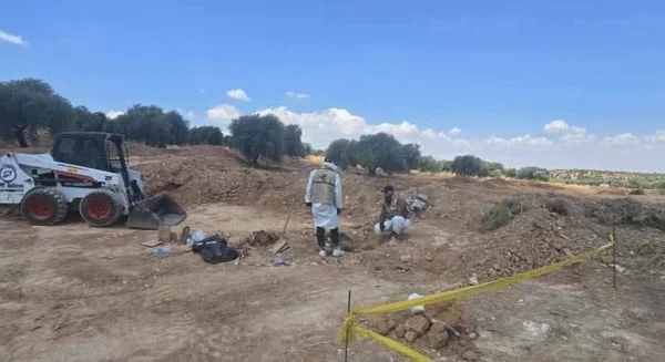 اكتشاف مقبرة جماعية في أريحا يكشف مصير مفقودين سوريين