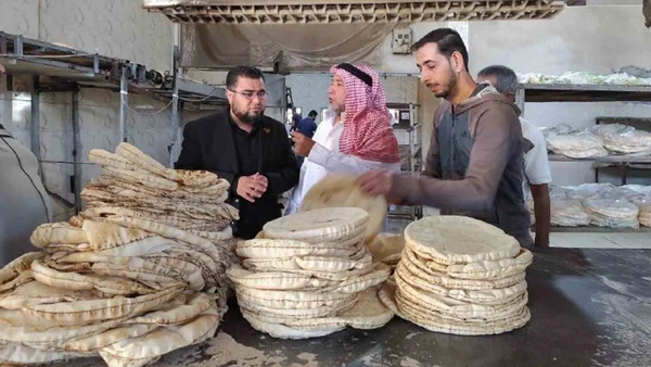 مدير التجارة الداخلية بالقنيطرة يغير مستثمر المخبز الاحتياطي لسوء الجودة