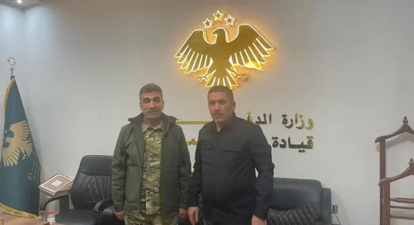 صورة ضابطين بوزارة الدفاع تثير جدلاً واسعاً في شمال سوريا