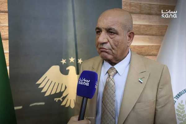 احتجاجات سورية تتصاعد وسط مطالبات بضبط مسار العدالة الانتقالية ومنع الانفلات الأمني