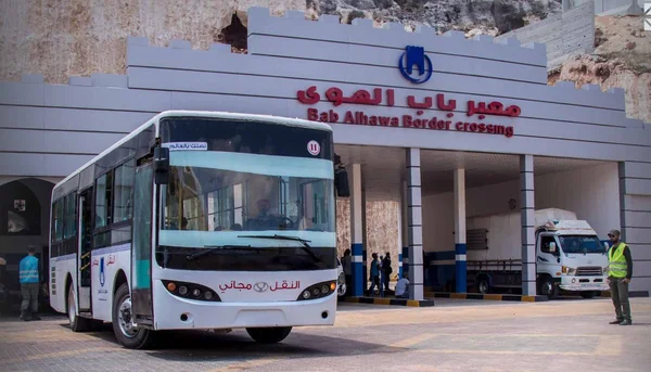 تركيا تلغي شرط السفر جواً للسوريين وتسمح بالدخول برياً