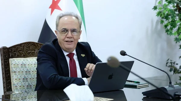وزير التعليم العالي يوقف قرار توزيع المقاعد الطبية للدراسات