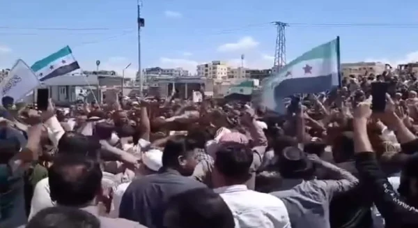 احتجاجات شعبية في الرقة رفضاً لمشروع إعادة تنظيم المدينة