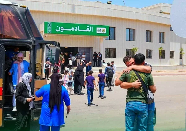 عودة واسعة للاجئين والنازحين السوريين بعد سقوط النظام السابق