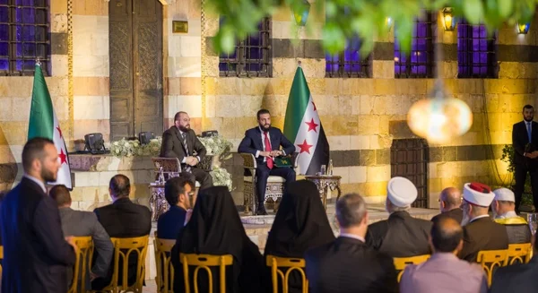 الرئيس السوري أحمد الشرع يلتقي وفداً دمشقياً بعيد الأضحى