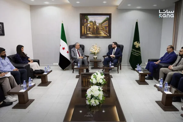 وزير التنمية الإدارية يبحث مع رئيس العدالة الانتقالية تطوير العمل المؤسسي