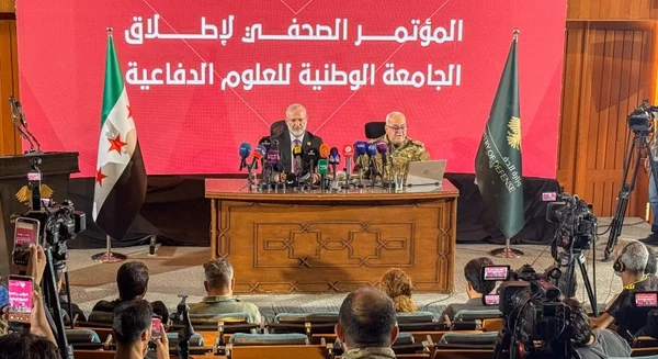 هيومن رايتس ووتش تنتقد قيود التحاق النساء بالمؤسسات العسكرية السورية