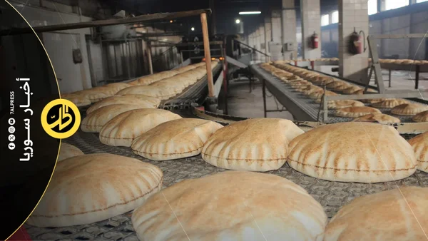 أزمة حادة في توفير الخبز بالحسكة بسبب شح العملة السورية الجديدة