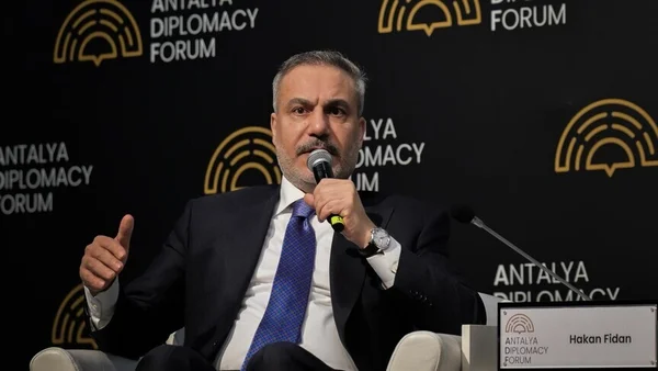 وزير الخارجية التركي: سوريا لا تهدد أحداً وتسعى لتحقيق تطلعات شعبها وتعزيز الاستقرار الإقليمي