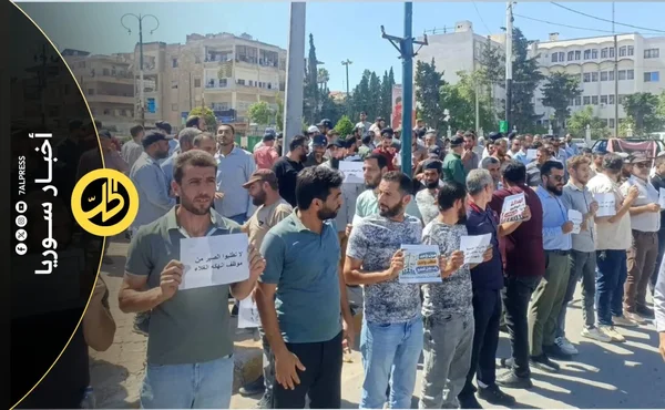 موظفو الشؤون الاجتماعية في إدلب يحتجون على تدني الرواتب
