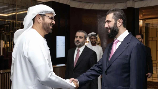 بحث سبل الاستفادة من تجربة الإمارات لتطوير العمل الحكومي السوري