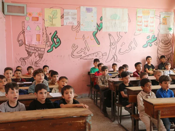 اعتماد منهج موحد في سوريا ومطالبات باستمرار تدريس التركية