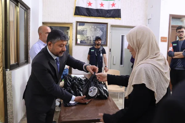 سفارة أذربيجان توزع لحوم الأضاحي على ألف عائلة في حمص وبانياس