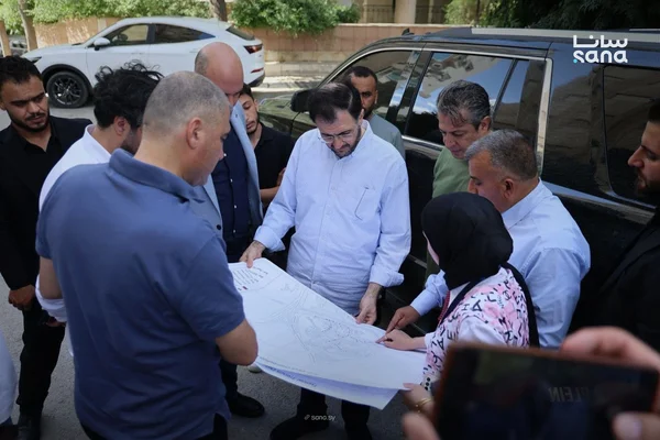 وزير الاتصالات يتفقد تنفيذ مشروع الألياف الضوئية بمشروع دمر