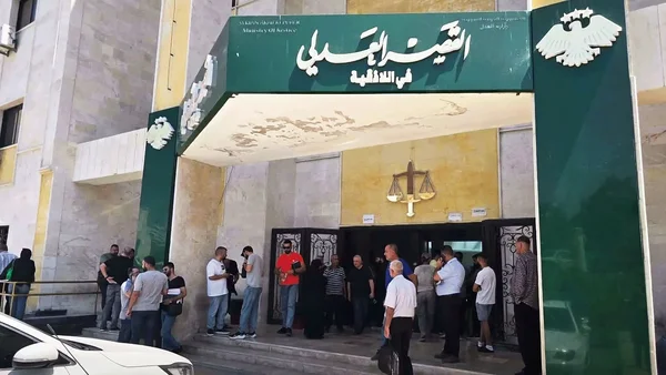 مقتل موقوف داخل قفص اتهام بمحكمة الجنايات في اللاذقية
