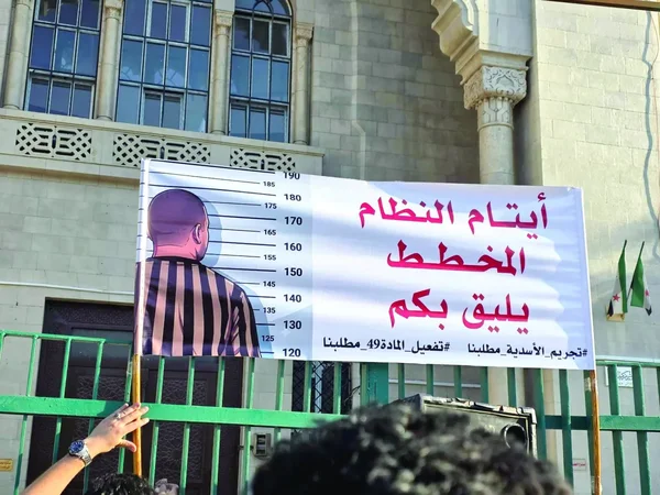 القبض على ضابطين بارزين باللاذقية ومقتل قيادي بتمرد في صافيتا ضمن حملة ملاحقة رموز النظام السابق