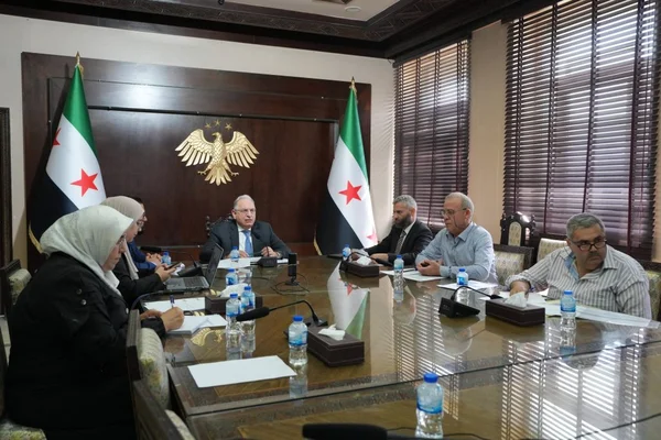 وزير المالية يبحث مع صندوق أبوظبي ملف المديونية والتعاون