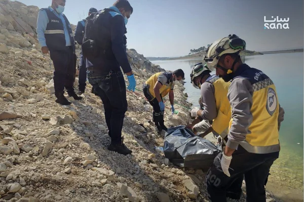 انتشال جثمان رجل توفي غرقاً في بحيرة ميدانكي بحلب