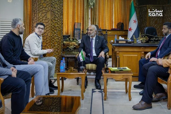 محافظ دير الزور يبحث مع منظمة سامز دعم القطاع الصحي الوطني