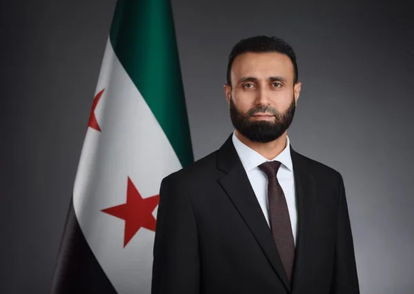 محافظ دير الزور يعلن حل قوات قسد وبدء عهد جديد