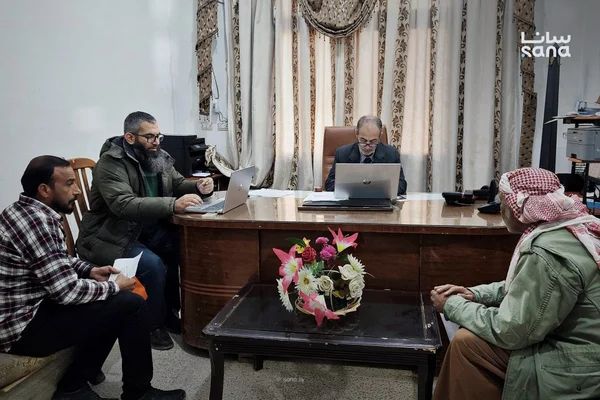 لجان في دير الزور تقابل المفصولين من الإدارة المحلية لإعادتهم للعمل