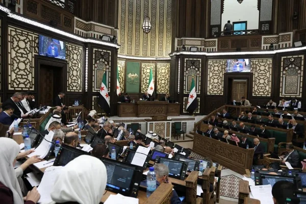 مجلس الشعب السوري يستكمل هيكله التنظيمي وتساؤلات حول ملء المقاعد الشاغرة