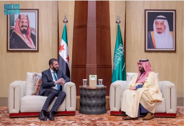 الرئيس السوري أحمد الشرع يصل جدة لبحث العلاقات الثنائية والملف الإقليمي