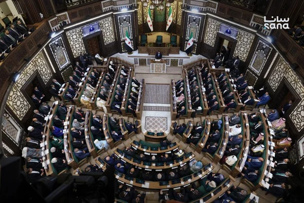 رئيس مجلس الشعب يناقش مهام اللجنة الدستورية والتشريعية في دمشق