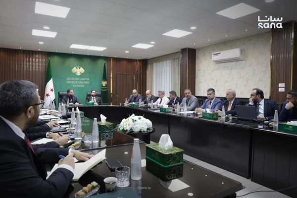 وزارة الأشغال العامة ومحافظة حماة تبحثان تسريع المشاريع السكنية