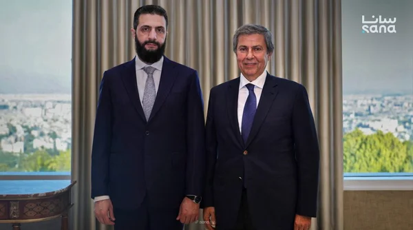 الرئيس الشرع يناقش تطوير صناعة النسيج مع رجل الأعمال محمد كامل صباغ شرباتي