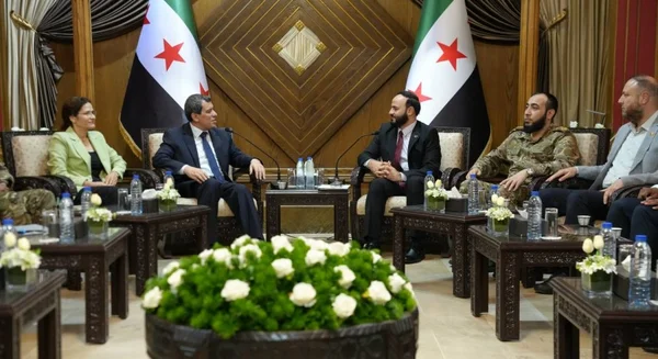 محافظ حلب ومستشار الرئاسة يبحثان استكمال دمج المؤسسات وعودة المهجرين