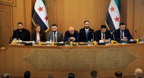 لجنة حكومية تبحث آليات تسريع عودة النازحين بمحافظة حلب