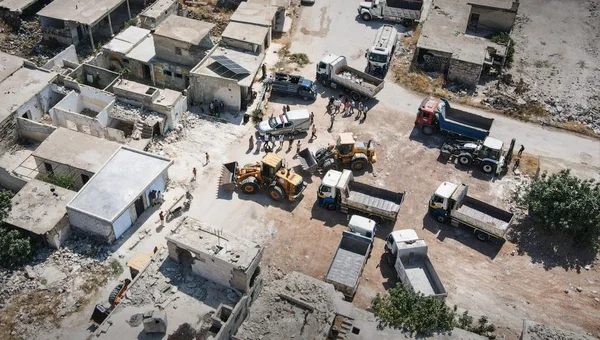 محافظ حلب يعلن إتمام إزالة أنقاض مناطق جبل سمعان وإعزاز